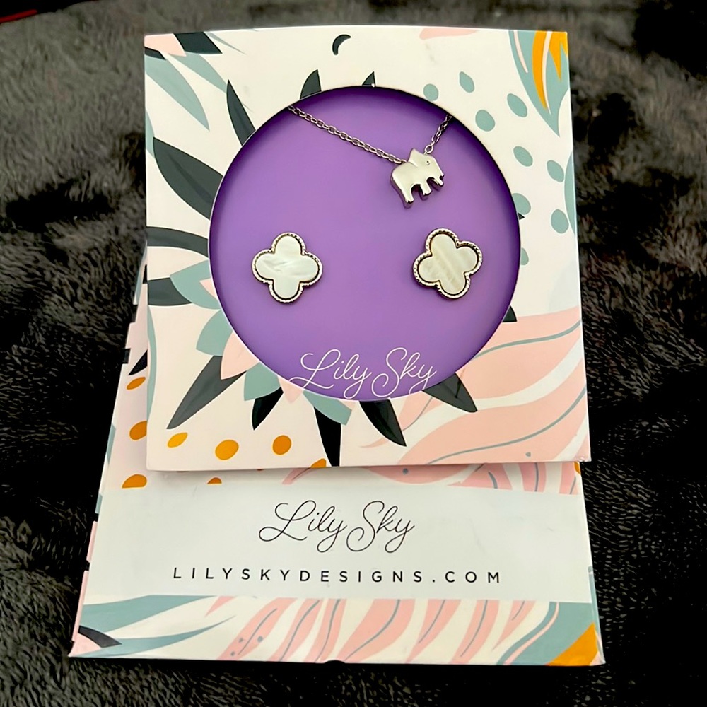 Lily Sky pendant and earring set